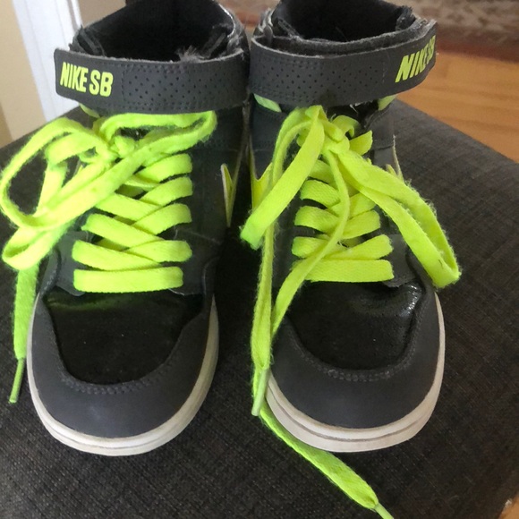 nike high tops boys